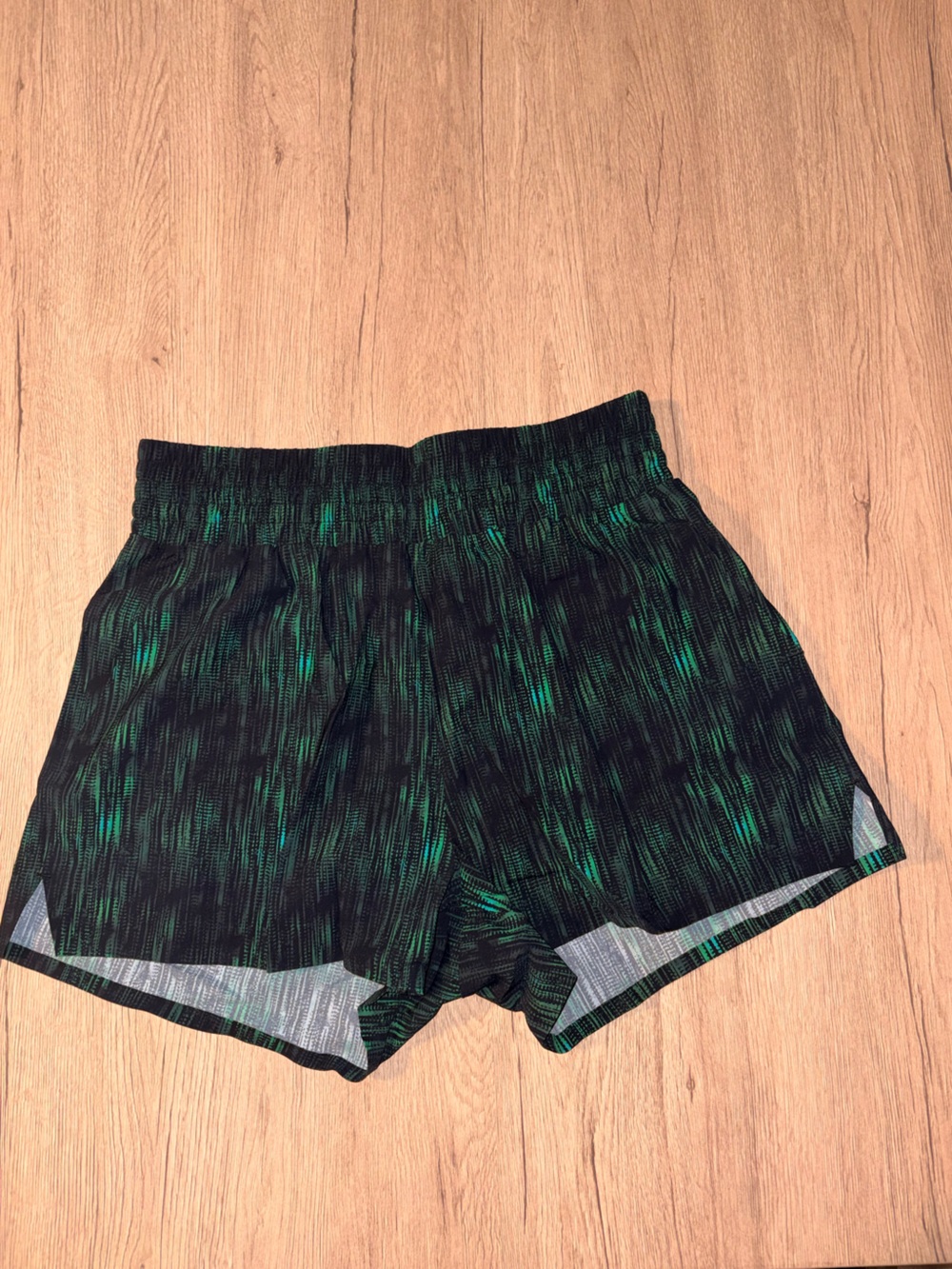 Zyia Green Stripe Finesse Shorts Size Large